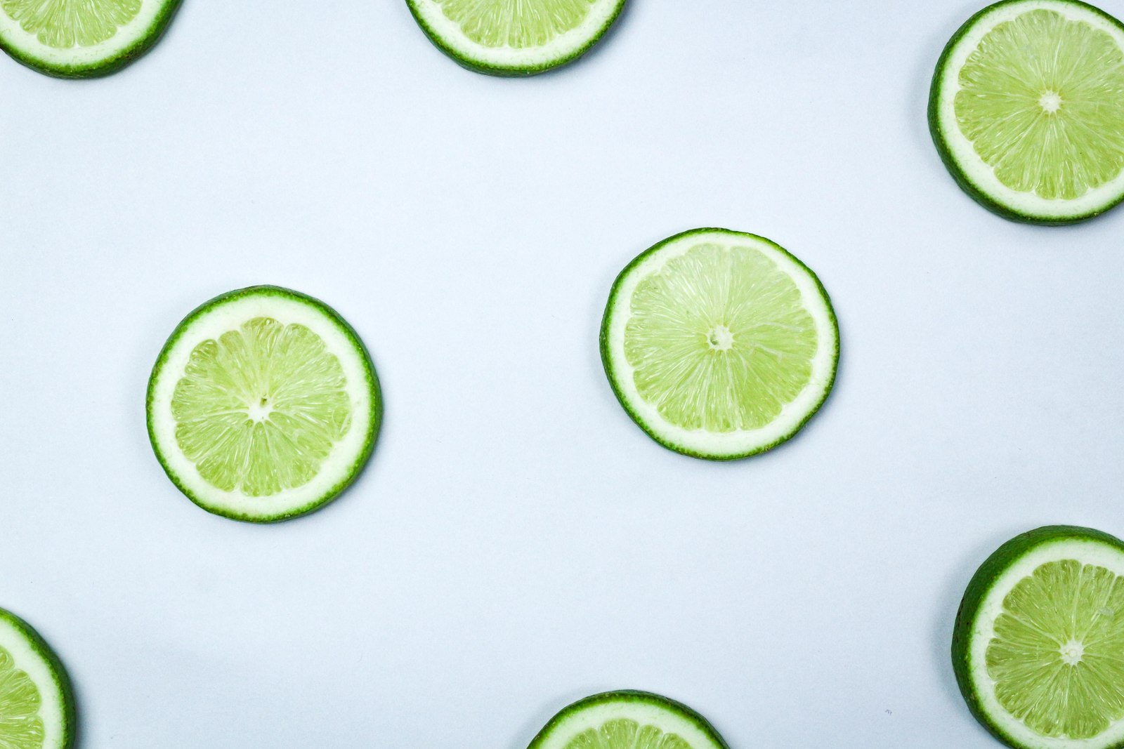 Illustrative lime and citrus photograph; seedlessness is not verified.