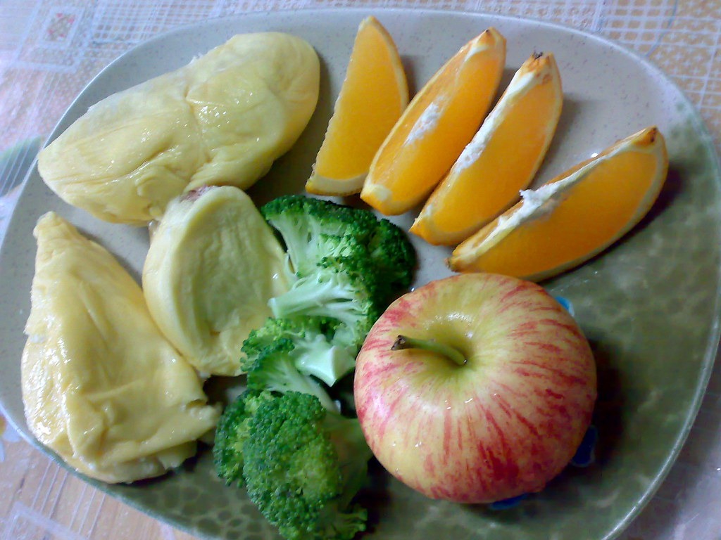 Durian flesh served with fresh apple and citrus slices.